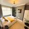 ***3 bedroom Home away from Home with BBQ grill***