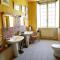 Chambre jaune MANOIR DE LA VOVE Perche