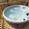 2-Bed Cottage with Hot Tub at Loch Achilty NC500 - Strathpeffer