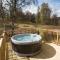 2-Bed Cottage with Hot Tub at Loch Achilty NC500 - Strathpeffer