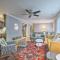 Bright Cary Home with Deck Less Than 15 Mi to Raleigh! - كاري