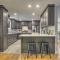 Bright Cary Home with Deck Less Than 15 Mi to Raleigh! - كاري