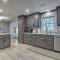 Bright Cary Home with Deck Less Than 15 Mi to Raleigh! - كاري