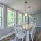 Bright Cary Home with Deck Less Than 15 Mi to Raleigh! - كاري