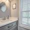 Bright Cary Home with Deck Less Than 15 Mi to Raleigh! - كاري