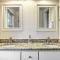 Bright Cary Home with Deck Less Than 15 Mi to Raleigh! - كاري