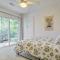Bright Cary Home with Deck Less Than 15 Mi to Raleigh! - كاري