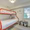 Bright Cary Home with Deck Less Than 15 Mi to Raleigh! - كاري