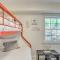 Bright Cary Home with Deck Less Than 15 Mi to Raleigh! - كاري