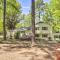 Bright Cary Home with Deck Less Than 15 Mi to Raleigh! - كاري