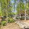 Bright Cary Home with Deck Less Than 15 Mi to Raleigh! - كاري