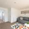 Skyvillion - STEVENAGE SPACIOUS & COZY 3Bed House with Parking, Wifi, Garden