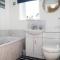 Lovely 2-bedroom Seaside Retreat with Free Parking