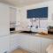 Lovely 2-bedroom Seaside Retreat with Free Parking