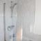 Lovely 2-bedroom Seaside Retreat with Free Parking
