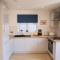 Lovely 2-bedroom Seaside Retreat with Free Parking