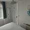 Surfs Up Lodge - Westward Ho!