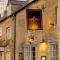 Siam cottage guesthouse over 300 years old with Thai restaurant - Moreton-in-Marsh