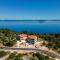 LOVRO Luxury apartment with Jacuzzi and terrace sea view