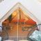 Ingerichte Boho, Indian of Tropical Bell Tent met alpaca's - Paasloo