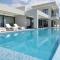Seafront Villa Nafsika - Private Heated infinity Pool - Direct access to the beach - Play area - Halikúnasz