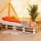 Ingerichte Boho, Indian of Tropical Bell Tent met alpaca's - Paasloo