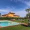 Splendid villa with swimming pool in Tuscany