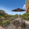 Beach Lovers Bach - Hahei Holiday Home