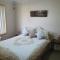 The Junction Estate COOL CALM COZY A Home N Host Property