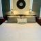 Pershing Place: Historic home with heated spa/pool by Zoo, Pearl, Golf, Witte
