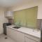 Rustic one bedroom unit for 4pax by Jomy Management - Lumut