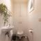 SHS HOMES-LUXE HIGHRISE, 2 BEDROOMS, KITCHEN, FREE PARKING, STUNNING VIEW, LARGE TARRASSE, Workspace