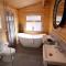 Cambridgeshire Lakes - luxury lodges in a stunning lake location - Gamlingay