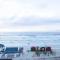 Spacious Surfers Corner Beach Apartment