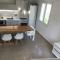 Modern Apartment 10mins from the Beach