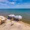 Beach Music - Gorgeous and Gulf Front! Large deck allows you to stargaze with the waves crashing beneath you, home - 多芬岛