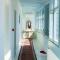 999 Luxury Hotel