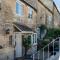 Gleneda Cottage - a renovated, traditional Cotswold cottage full of charm with fireplace and garden