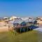 Rainbows End - GULF FRONT! Enjoy the sun on your shoulders while you laze on the deck, home - Dauphin Island