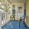 Wildwood Apartment - Porch and Enclosed Sunroom!