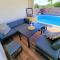 Anas lagoon holiday house with pool at azure beach - 小德尔韦尼克岛
