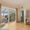 Sunningdale - Beach Side Cottage, Sea Views, Parking
