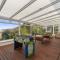 Sunningdale - Beach Side Cottage, Sea Views, Parking