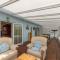 Sunningdale - Beach Side Cottage, Sea Views, Parking