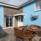 Sunningdale - Beach Side Cottage, Sea Views, Parking