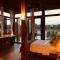 Grand Serene Lakeside Bali Style Villa - 塞贝维
