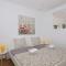 Studio Apartman Karlita