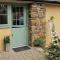 The Bothy near Tenby, Hot Tub access, 84"Projector, Four-poster bed, Breakfast - Tenby