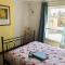Cosy house, 3 bedrooms, private parking, wifi, patio