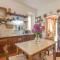 Cozy Home In Crespina Pi With Kitchen